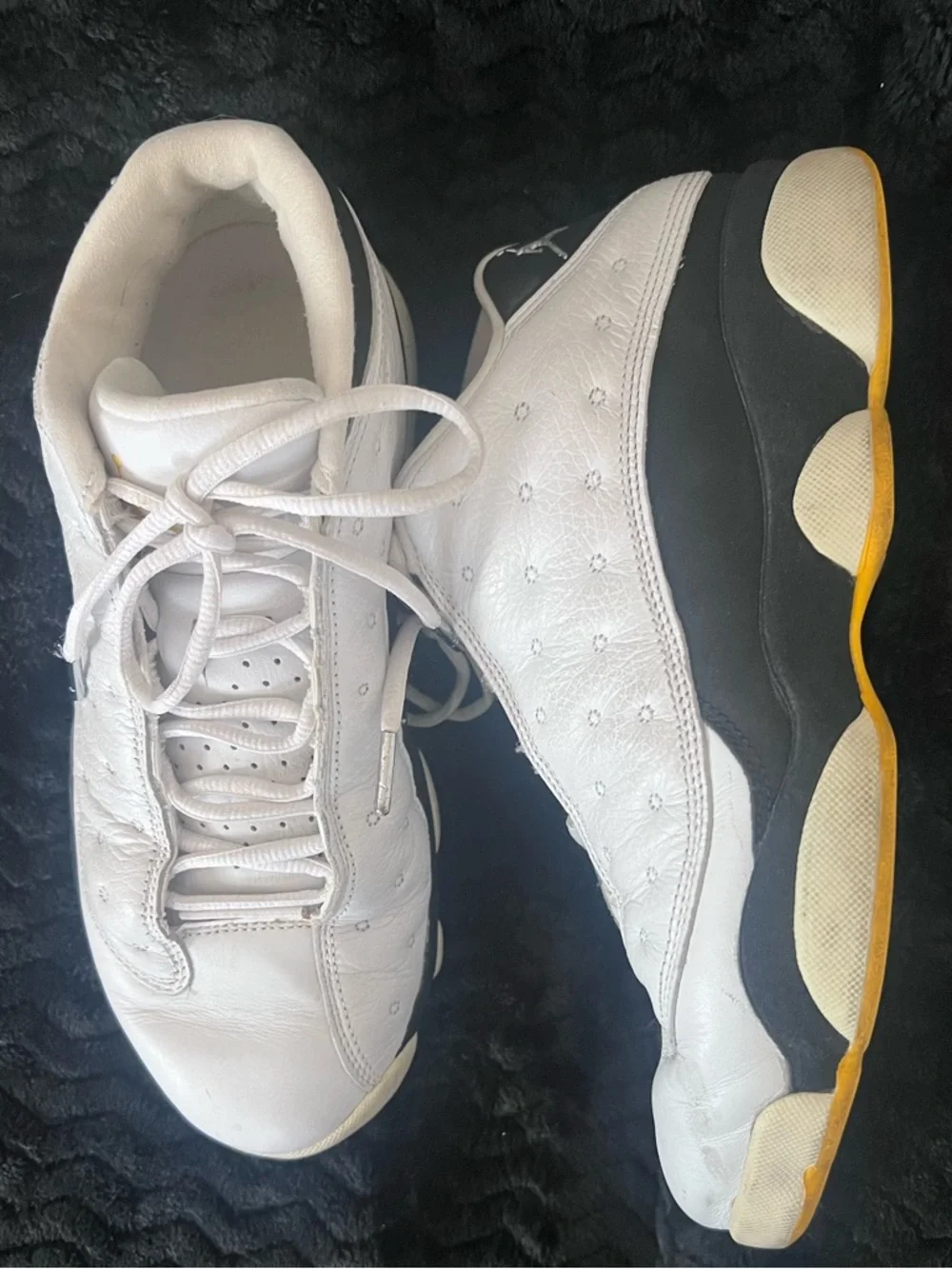 2005 Air Jordan 13 Low “White/Varsity Maize” 310810-104 Size 8.5 Men’s